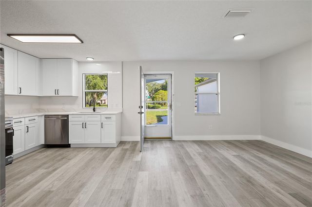 843 BOLIVAR STREET, Lady Lake, FL 32159