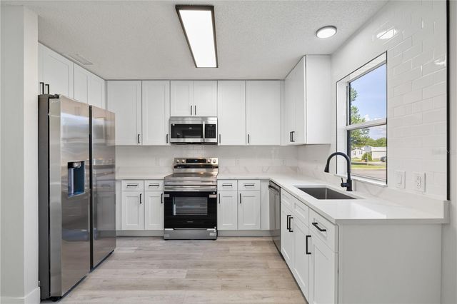 843 BOLIVAR STREET, Lady Lake, FL 32159