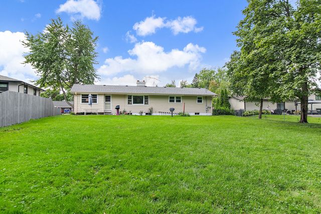 443 Glendale Road, Roselle, IL 60172