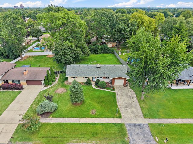 443 Glendale Road, Roselle, IL 60172