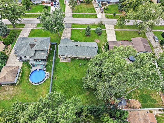 443 Glendale Road, Roselle, IL 60172