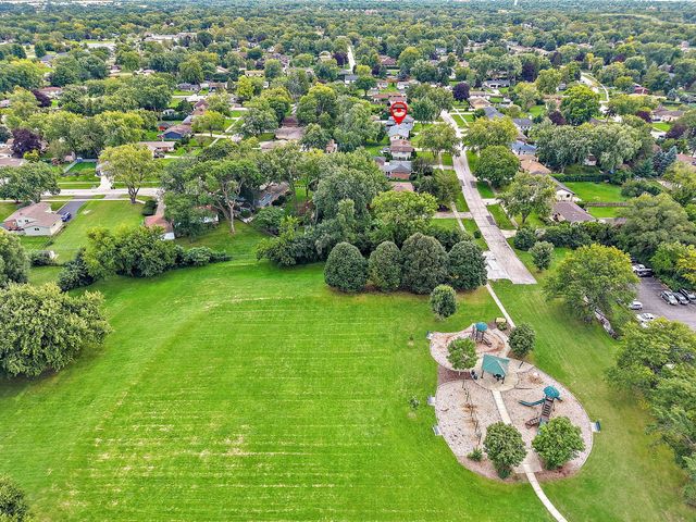443 Glendale Road, Roselle, IL 60172