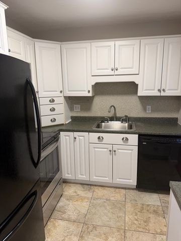 59 Highland Glen Dr 318, Randolph, MA 02368