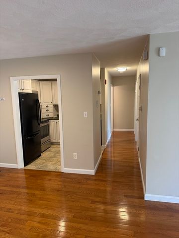 59 Highland Glen Dr 318, Randolph, MA 02368