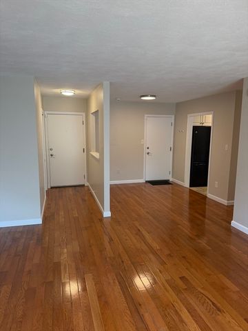 59 Highland Glen Dr 318, Randolph, MA 02368