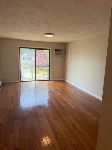 59 Highland Glen Dr 318, Randolph, MA 02368