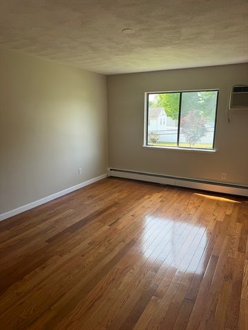 59 Highland Glen Dr 318, Randolph, MA 02368