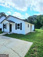 1054 W College Ext Street, Griffin, GA 30224
