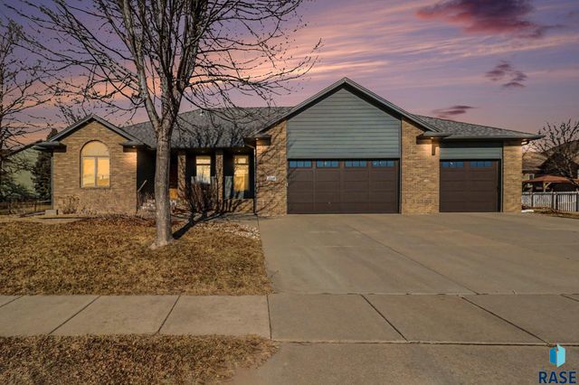 1004 Laquinta St Street, Sioux Falls, SD 57108