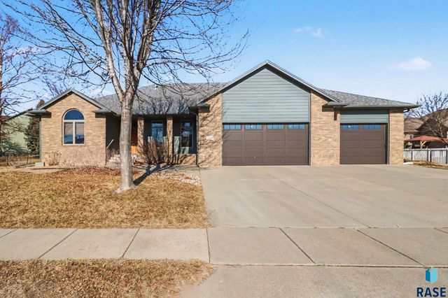 1004 Laquinta St Street, Sioux Falls, SD 57108