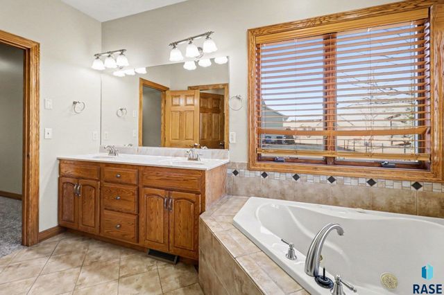 1004 Laquinta St Street, Sioux Falls, SD 57108