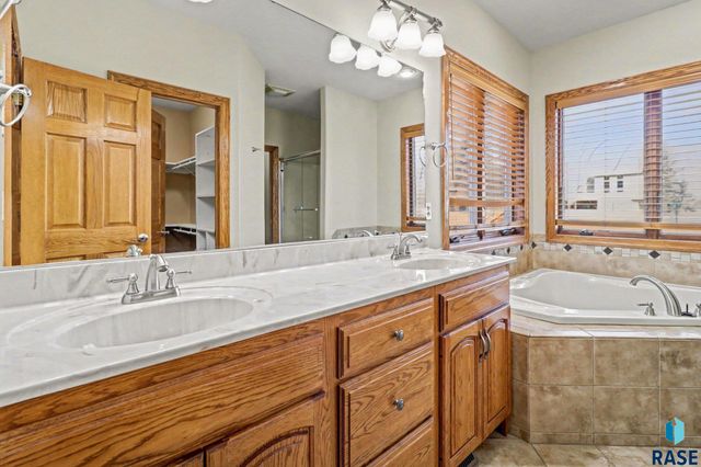 1004 Laquinta St Street, Sioux Falls, SD 57108