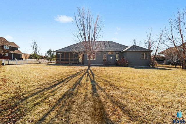 1004 Laquinta St Street, Sioux Falls, SD 57108