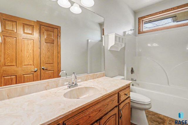 1004 Laquinta St Street, Sioux Falls, SD 57108