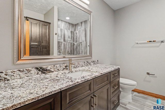 1004 Laquinta St Street, Sioux Falls, SD 57108