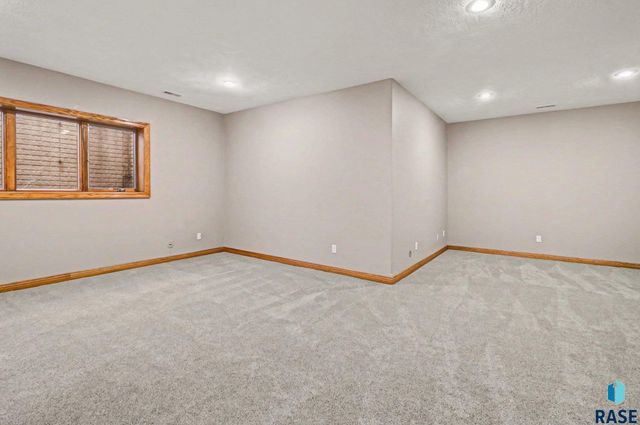 1004 Laquinta St Street, Sioux Falls, SD 57108