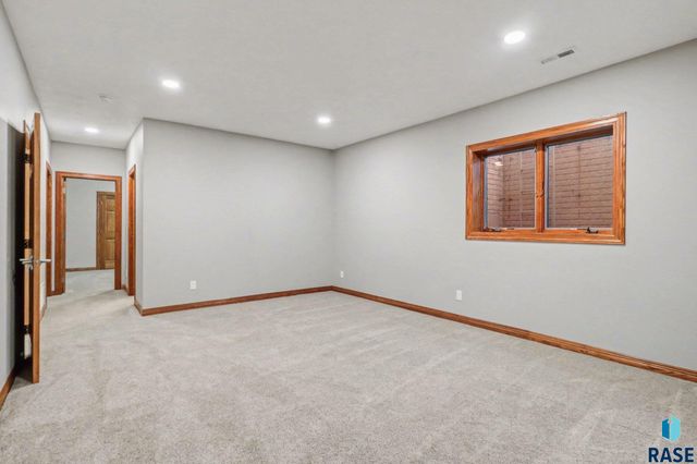 1004 Laquinta St Street, Sioux Falls, SD 57108