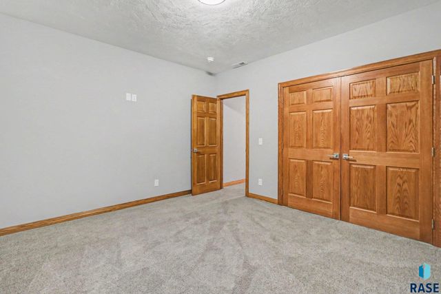 1004 Laquinta St Street, Sioux Falls, SD 57108