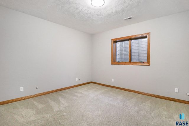 1004 Laquinta St Street, Sioux Falls, SD 57108