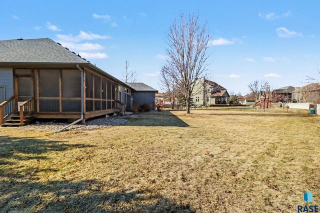 1004 Laquinta St Street, Sioux Falls, SD 57108