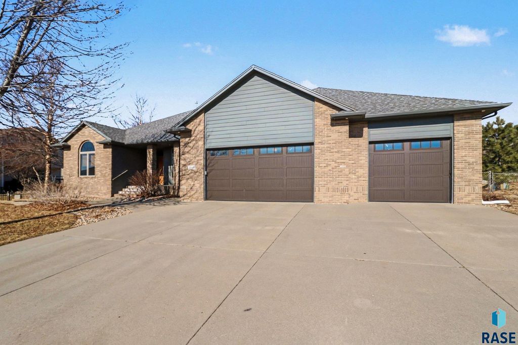 1004 Laquinta St Street, Sioux Falls, SD 57108