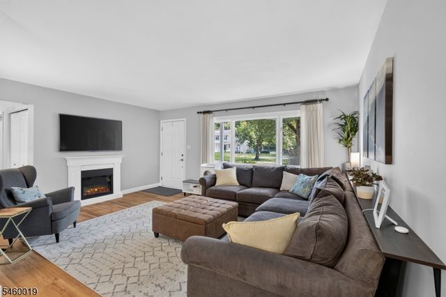 39 Piney Branch Rd, East Windsor Twp., NJ 08512