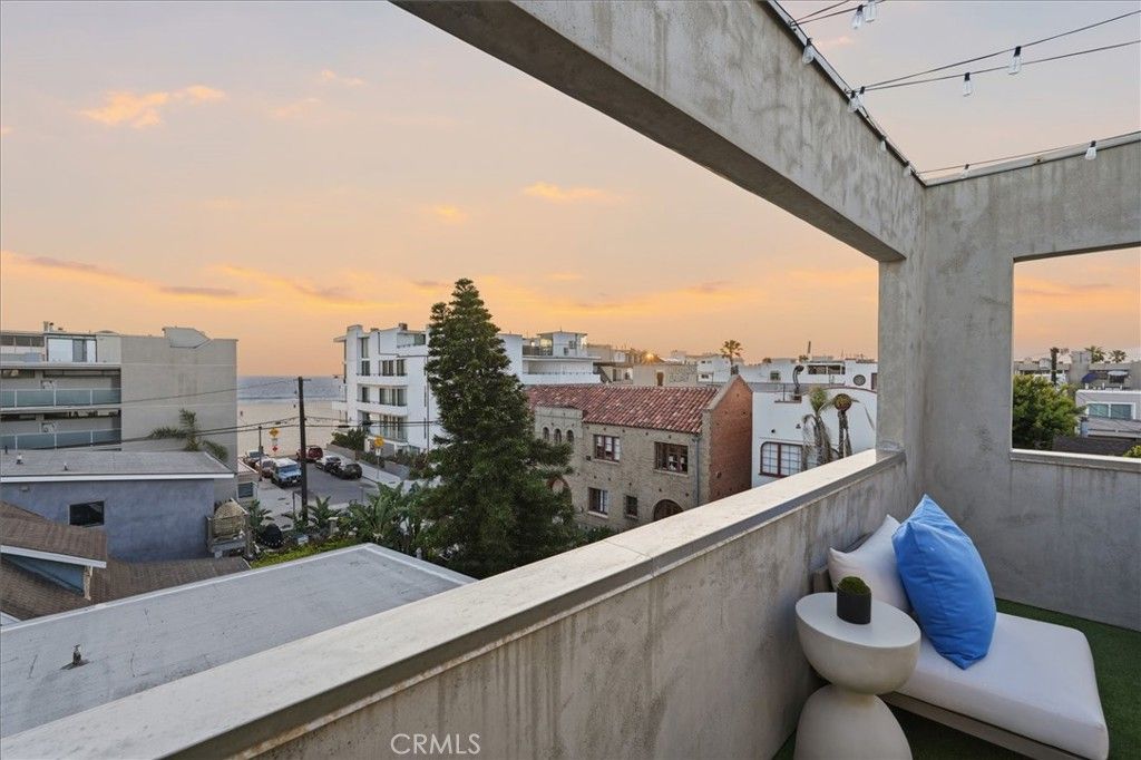 Image 10 of property listing at 24 Eastwind Street 1, Marina Del Rey, CA 90292