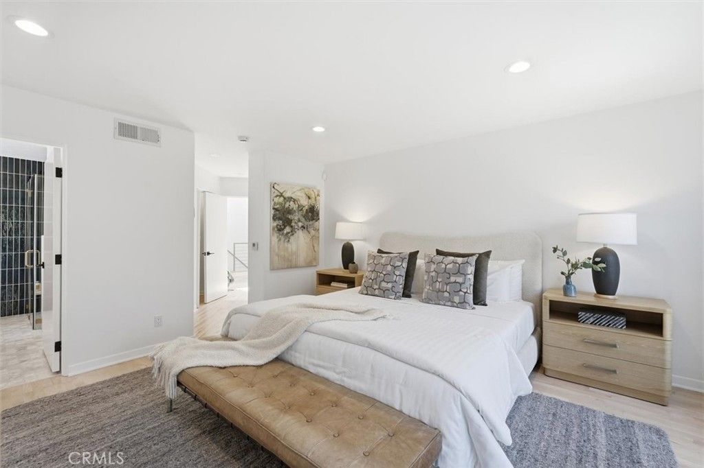 Image 17 of property listing at 24 Eastwind Street 1, Marina Del Rey, CA 90292