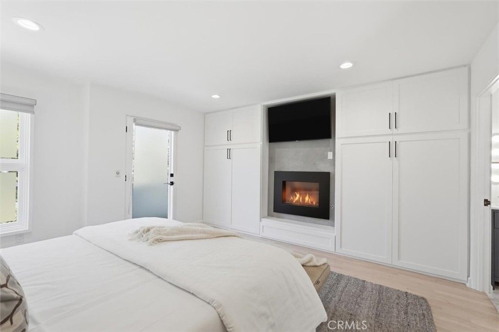 Image 18 of property listing at 24 Eastwind Street 1, Marina Del Rey, CA 90292
