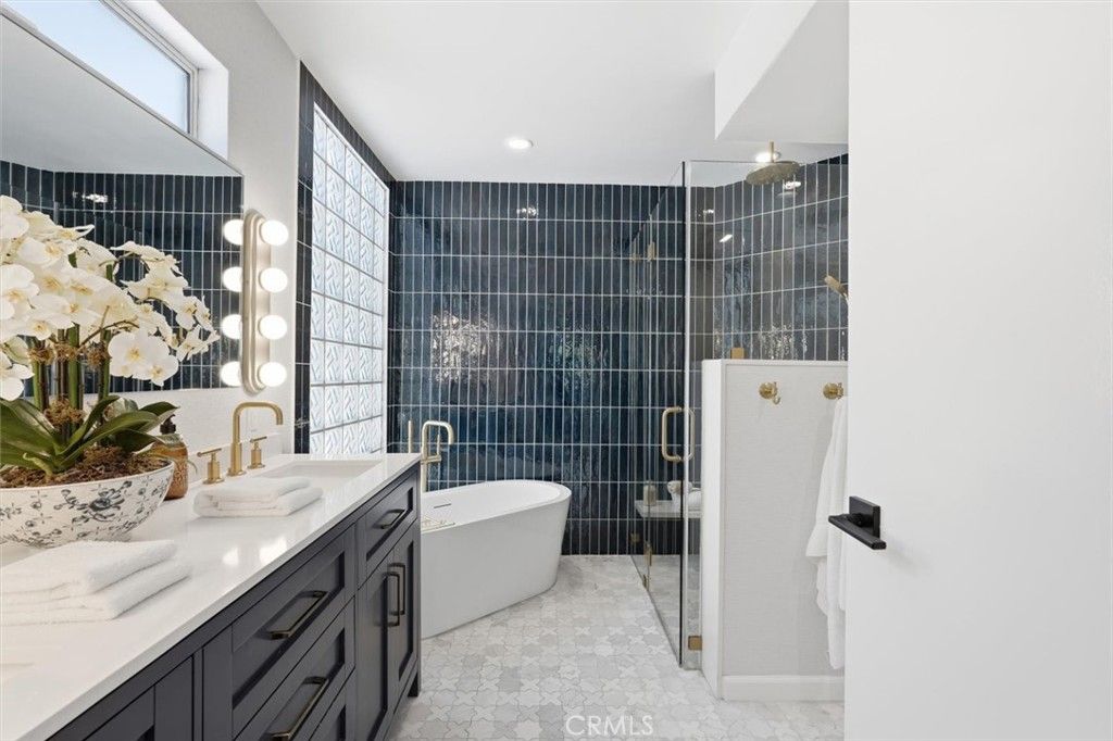 Image 20 of property listing at 24 Eastwind Street 1, Marina Del Rey, CA 90292