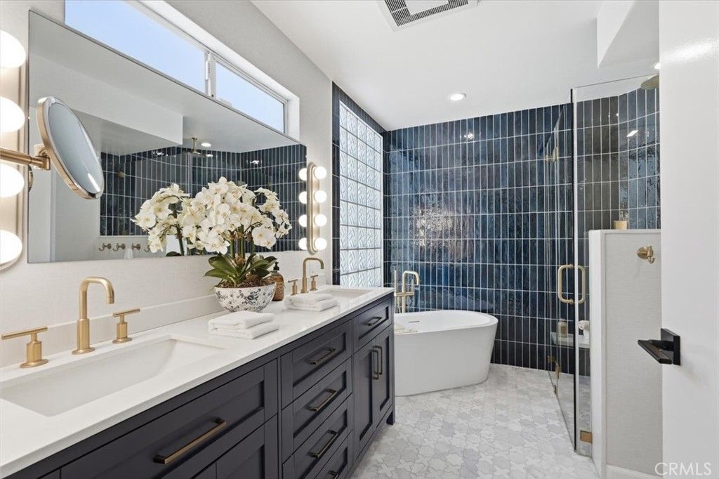 Image 21 of property listing at 24 Eastwind Street 1, Marina Del Rey, CA 90292