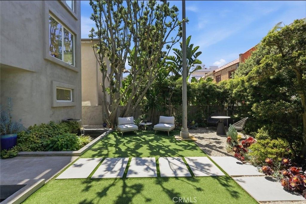Image 34 of property listing at 24 Eastwind Street 1, Marina Del Rey, CA 90292