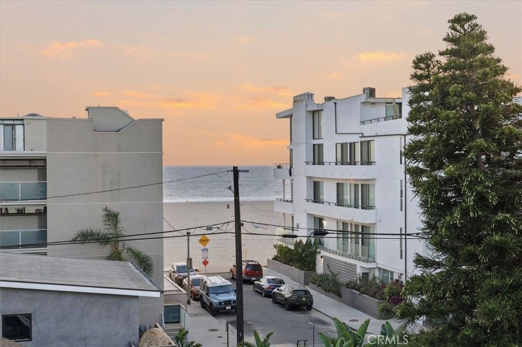 Image 36 of property listing at 24 Eastwind Street 1, Marina Del Rey, CA 90292