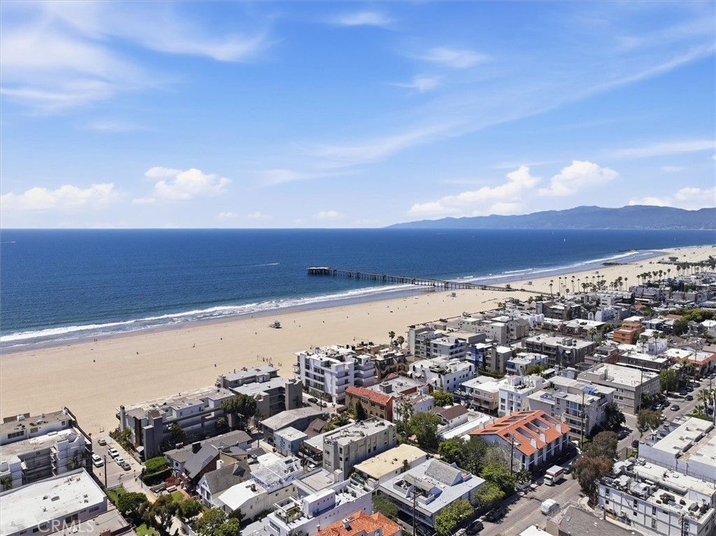 Image 37 of property listing at 24 Eastwind Street 1, Marina Del Rey, CA 90292