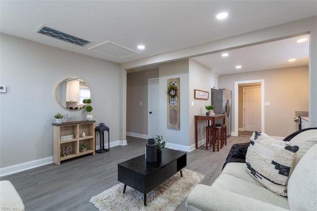 605 Fairview LN, Portsmouth, VA 23702