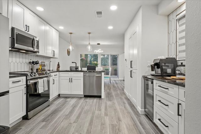 1916 Shorewood Drive, Grapevine, TX 76051