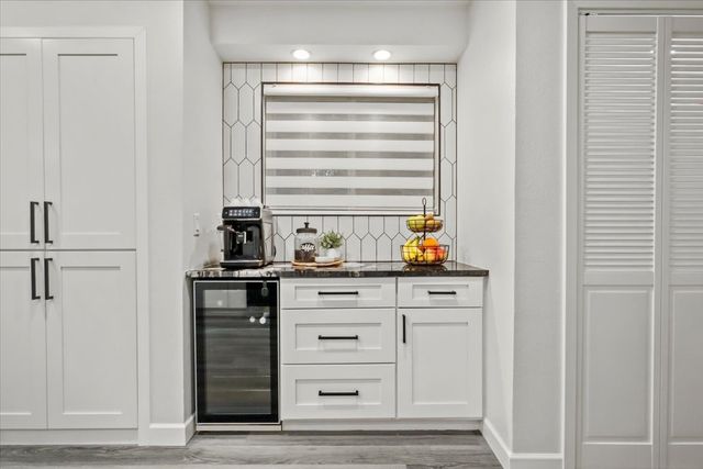 1916 Shorewood Drive, Grapevine, TX 76051