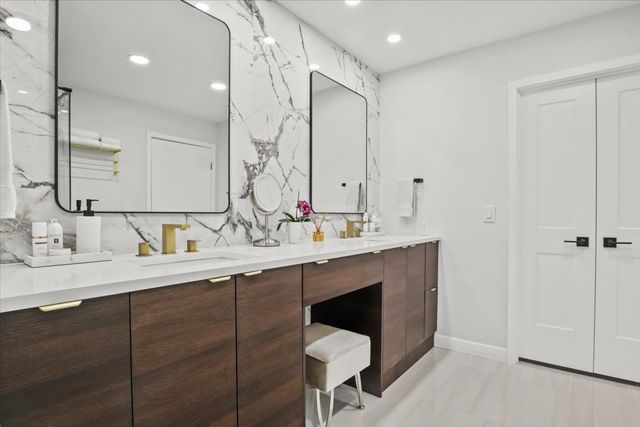 1916 Shorewood Drive, Grapevine, TX 76051