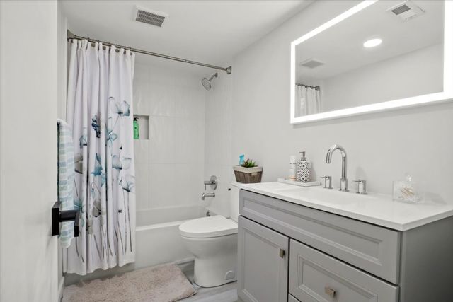 1916 Shorewood Drive, Grapevine, TX 76051