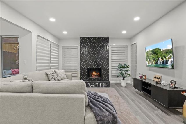 1916 Shorewood Drive, Grapevine, TX 76051