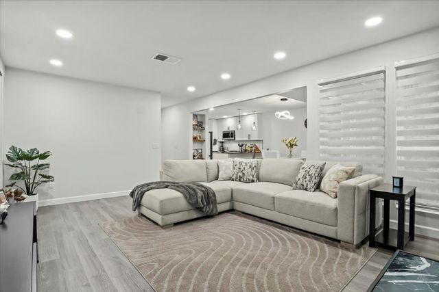 1916 Shorewood Drive, Grapevine, TX 76051