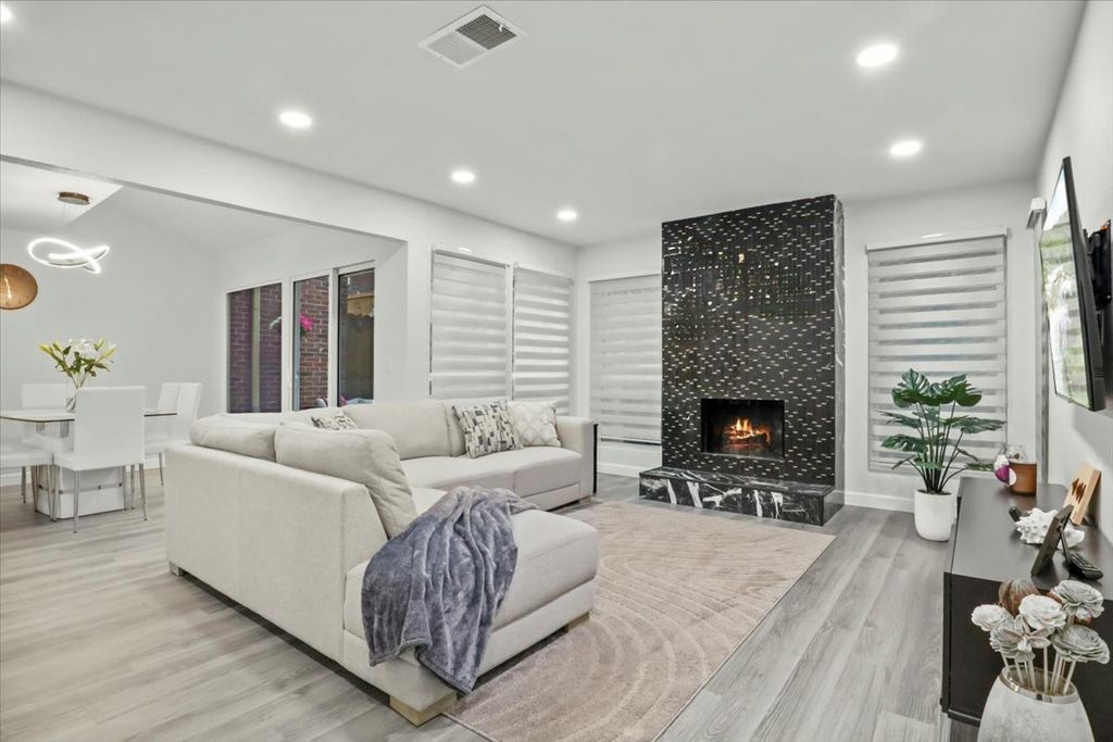 1916 Shorewood Drive, Grapevine, TX 76051