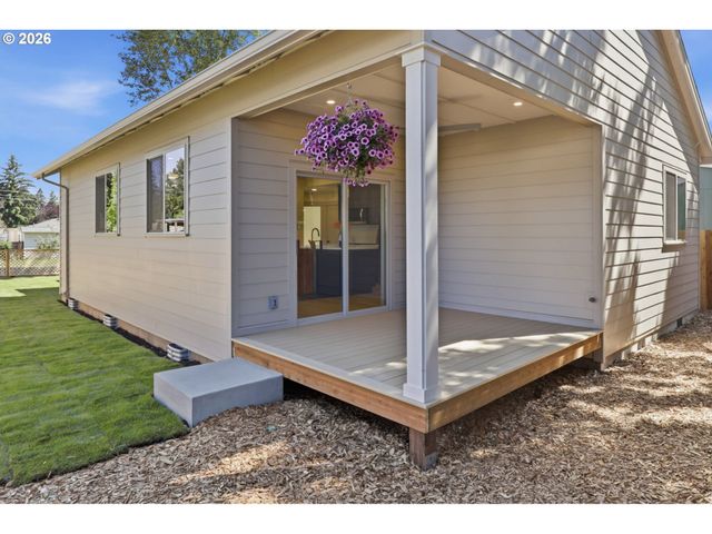 8712 Se CLATSOP St, Happy Valley, OR 97086