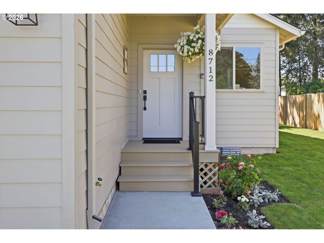 8712 Se CLATSOP St, Happy Valley, OR 97086