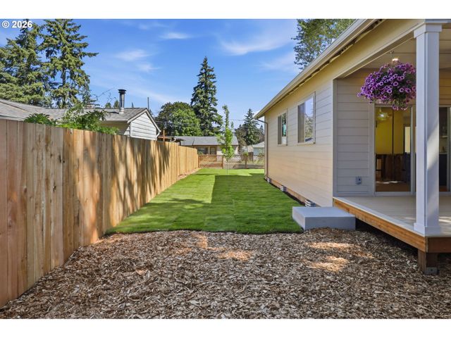 8712 Se CLATSOP St, Happy Valley, OR 97086