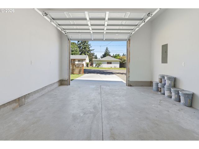 8712 Se CLATSOP St, Happy Valley, OR 97086