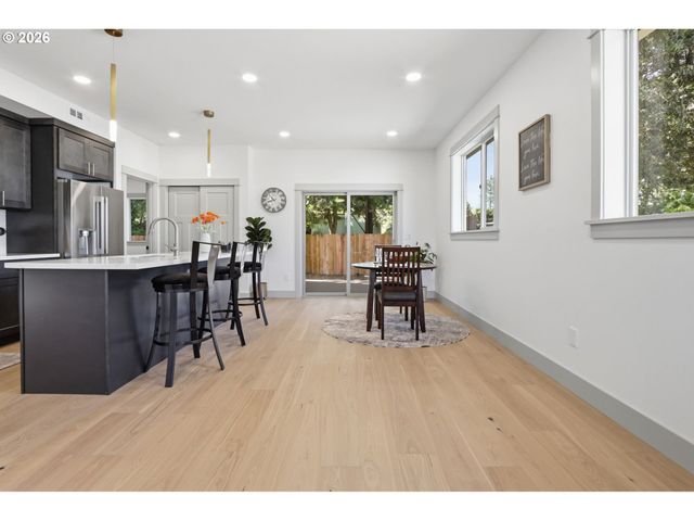 8712 Se CLATSOP St, Happy Valley, OR 97086