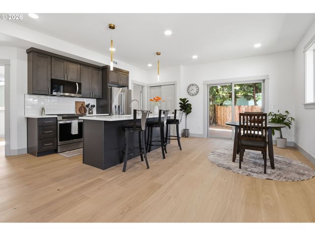 8712 Se CLATSOP St, Happy Valley, OR 97086