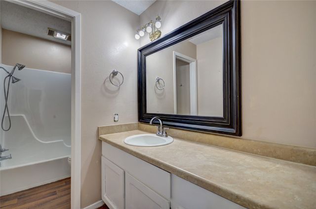 3319 Crites Street 203, Richland Hills, TX 76118