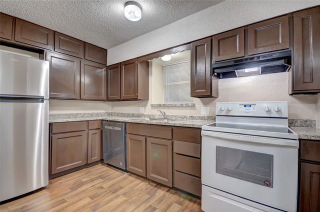 3319 Crites Street 203, Richland Hills, TX 76118